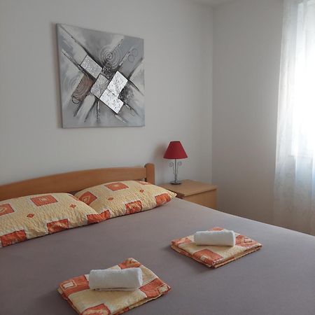 Apartman Zara Apartment Bagian luar foto